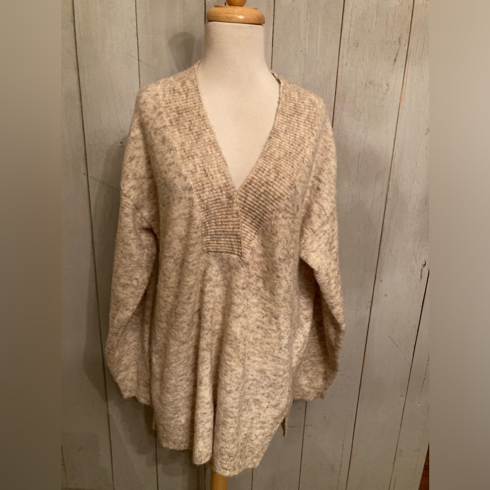 Anthropologie Deep V-Neck Knit Oversized Tunic Sweater Womens Soft Med cream/tan